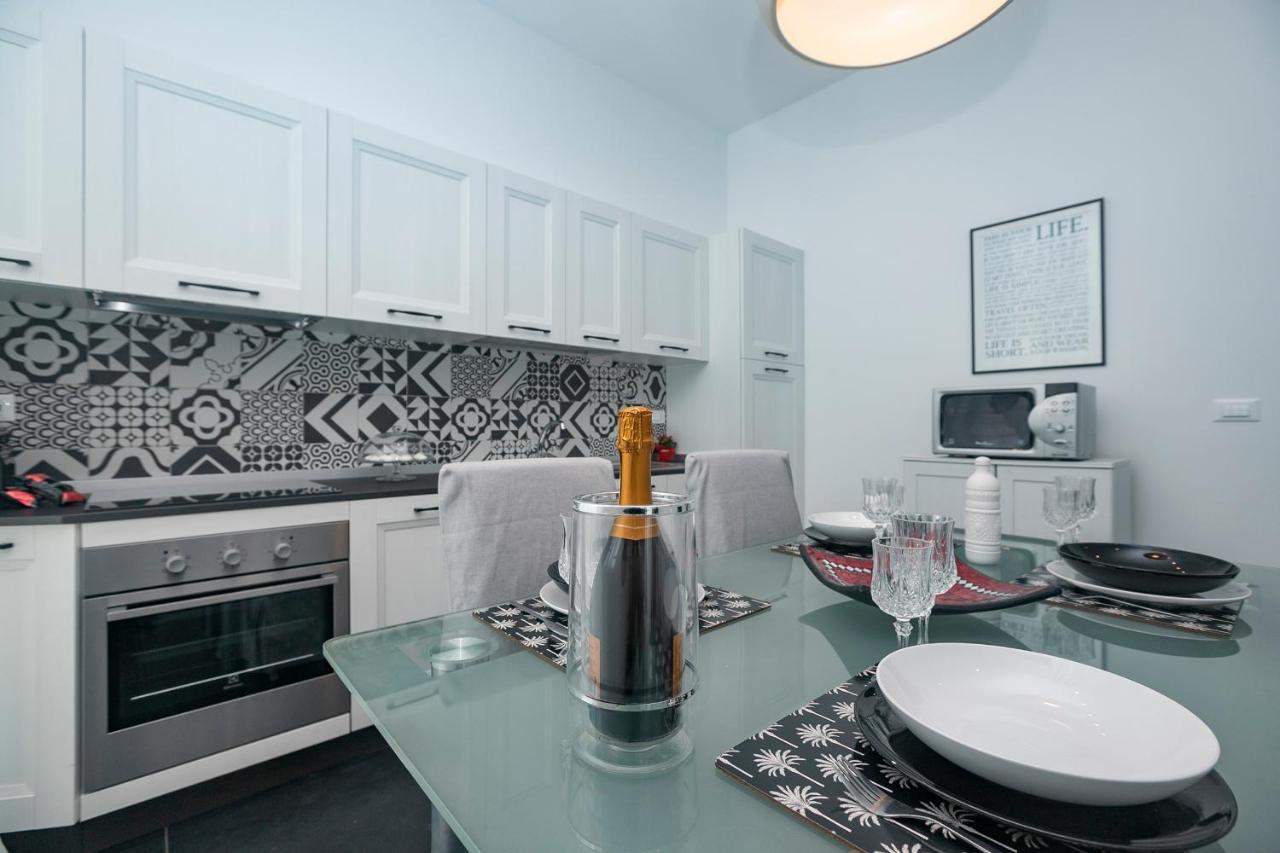 Real Italian Estate - Luxury Black&White Генуя Екстер'єр фото