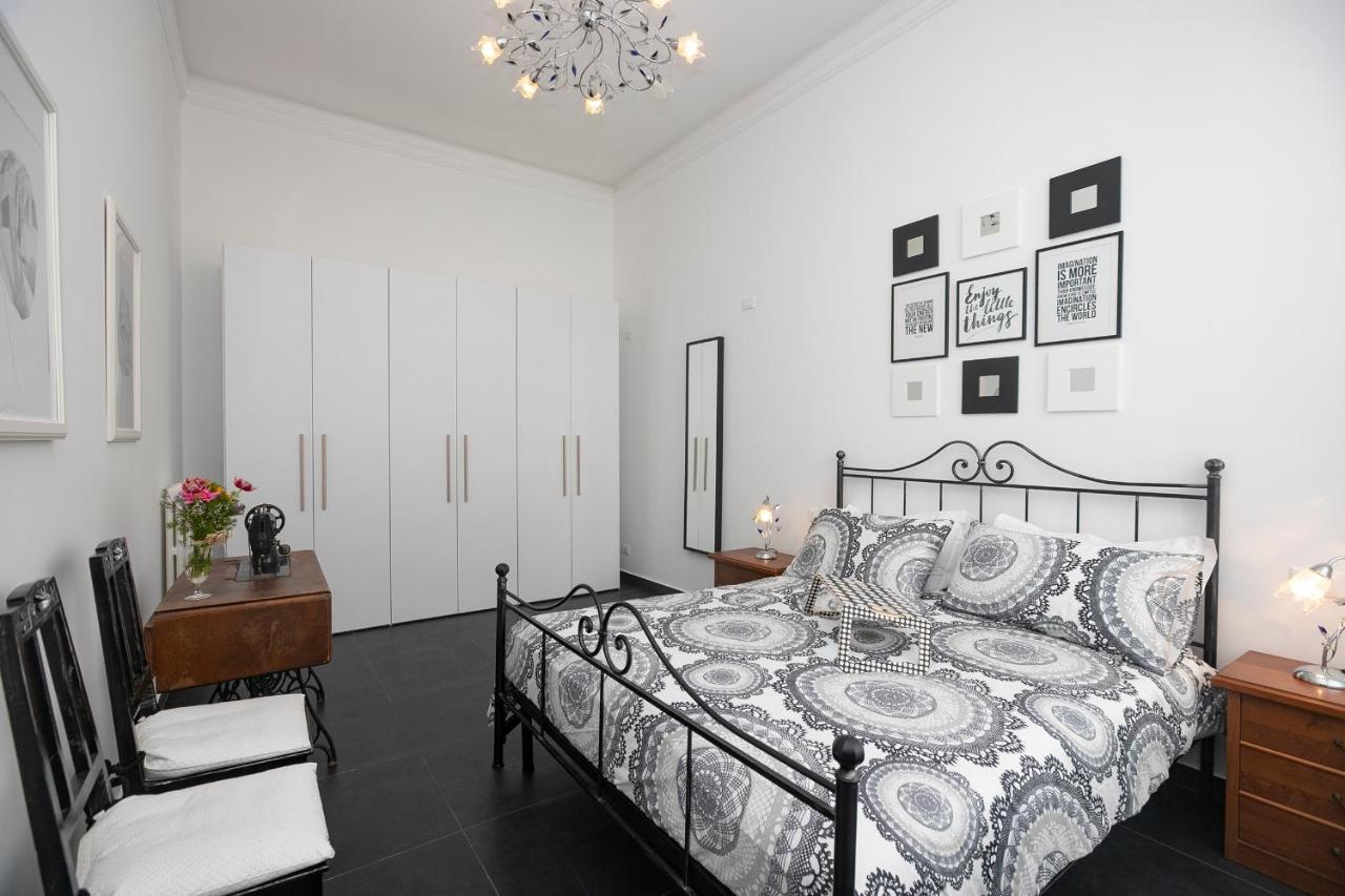 Real Italian Estate - Luxury Black&White Генуя Екстер'єр фото