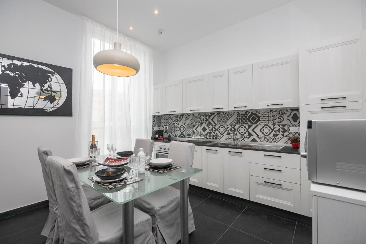 Real Italian Estate - Luxury Black&White Генуя Екстер'єр фото